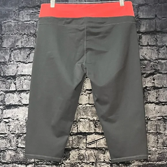 Calvin Klein Performance Capris - Picture 2 of 4